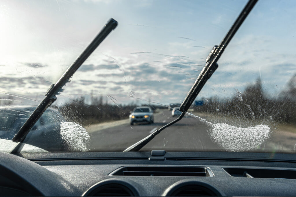 Balais d'essuie-glace, entretien mécanique auto au garage KER-AUTO à Kervignac sur le secteur de Riantec, Hennebont, Languidic, Inzinzac-Lochrist, Plouhinec et Brandérion.